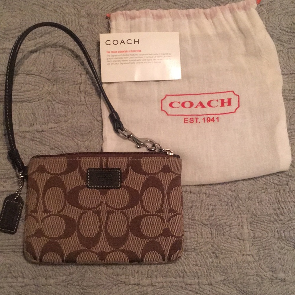 VINTAGE Coach Small Zip Clutch/Wrislet brown